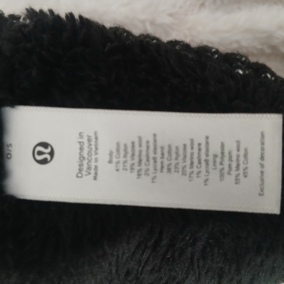 Lululemon Cozy Black and Gray Knit Hat and Mittens Set - Picture 3 of 7